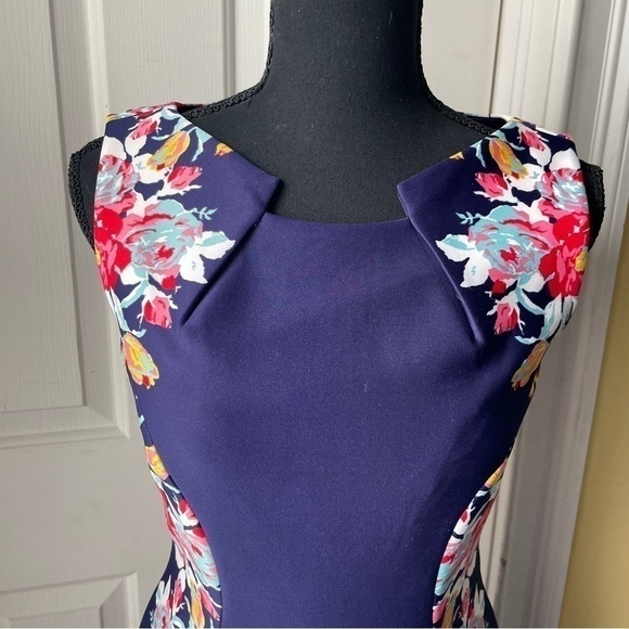 TAHARI Blue and Floral Print Shift Sheath Dress size 2 - Picture 9 of 10